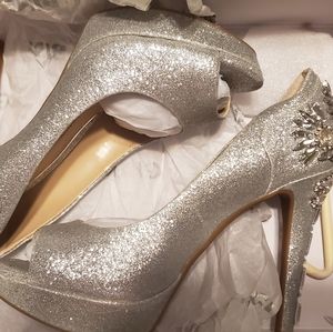 Gianni Bini Silver pumps size 6